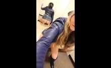 Junge Nutte Reitet Dildo In Der Umkleide Ab