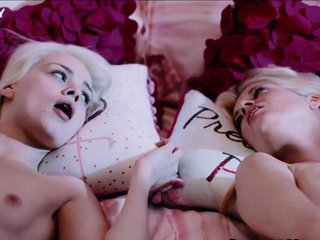 Hot blondie 69ing lesbian