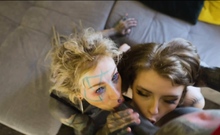 Alt punk girls Anuskatzz and Eden share a tattooed cock