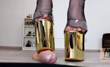 Horny amateur girls with a foot fetish play along