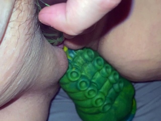 Amateur Close Up Squirting Masturbation