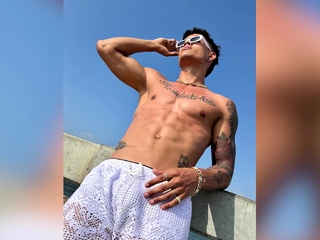 Hot muscle latino boy Chris Heria photo compilation