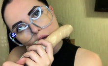 Playful webcam babe with brunette hair